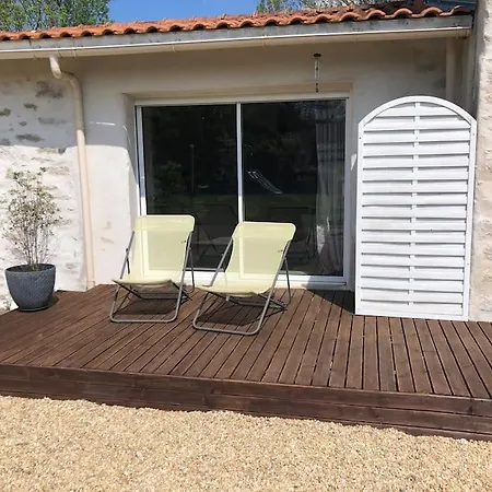 Prázdninový dům Maison Avec Piscine Et Jaccuzzi Couëron